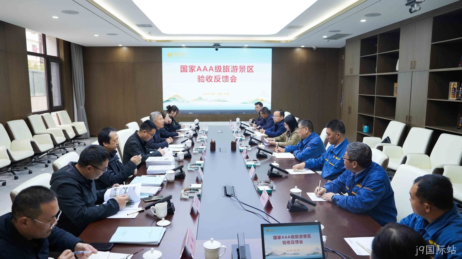 企业动态|国家AAA级旅游景区评审专家组高度评价j9国际站建设成果    11月10日上午，市文化和旅游局国家AAA级旅游景区评审专家组一行莅临j9国际站，开展j9国际站生态景区评审验收工作，专家组一行通过实地检查、审阅资料及专题座谈交流方式，对j9国际站创建AAA景区工作进行全面评审。  在实地检查中，专家组按景区规划路线，先后来到j9国际站文化馆、文物酒海库、手工制酒车间、自动化酿造车间、生态停车场及游客服务中心等关键区域，开展全方位、精细化和随机性检查，并结合景区实际设置突发情况考察接待及响应速度和效果。在随后召